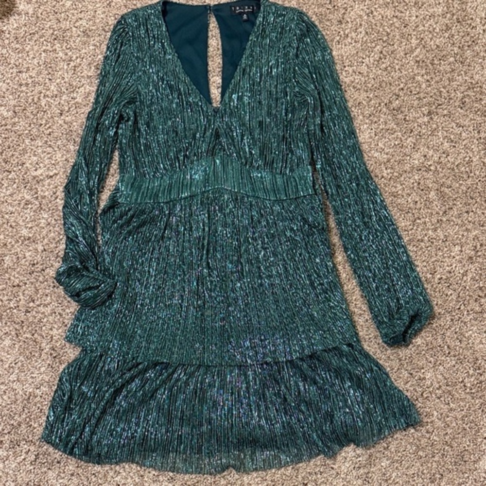 Elegant Green Long Sleeve Dress - Picture 2 of 5